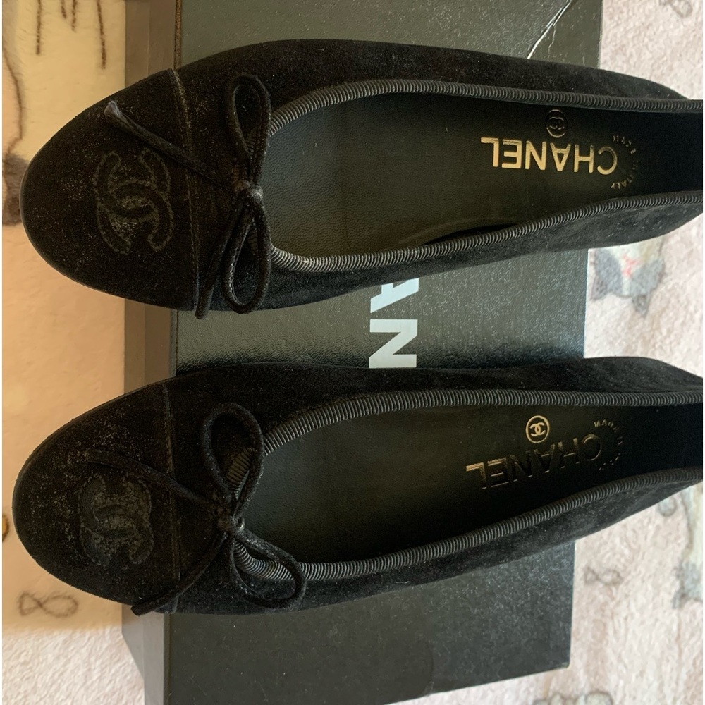 CHANEL Black Flats with Bow Detail - Picture 8 of 9